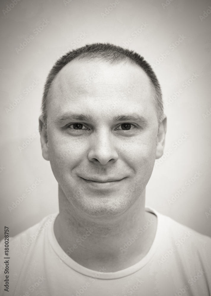 Fototapeta premium Espressioni facciali - Sorriso sociale non autentico