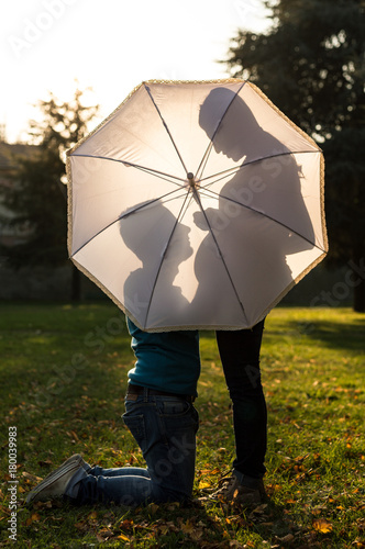 amore sotto l'ombrello