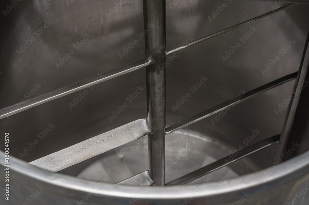 Tanque de aço inox para misturar líquidos em indústria alimentícia Tanque de aço inox para misturar líquidos em indústria alimentícia
