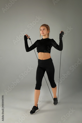 Sporty young woman with jum...
