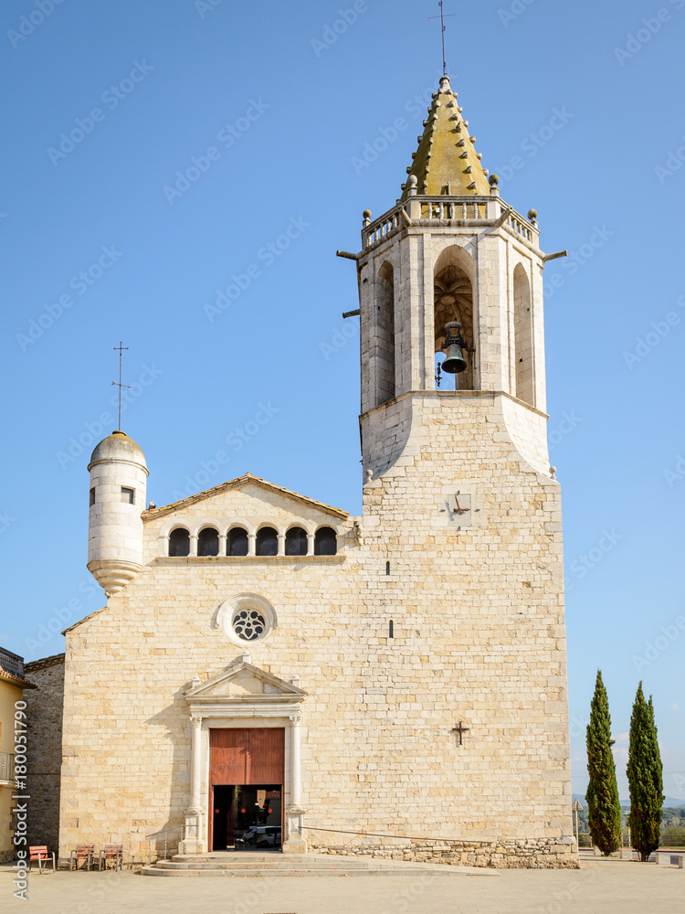 Iglesia parroquial de San Cugat en Fornells de La Selva, Gironés, Cataluña, España