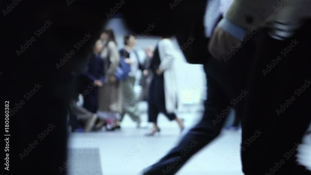 東京 渋谷駅 行き交う人々 東京 渋谷駅 行き交う人々