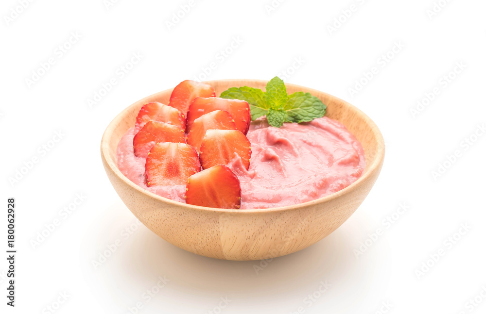 strawberry smoothies bowl