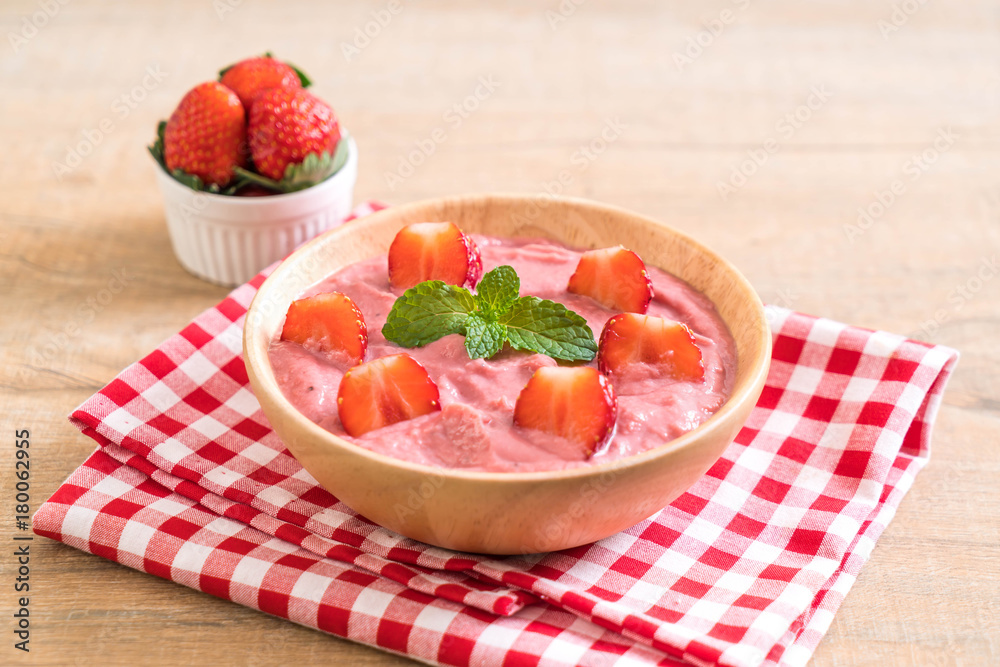 strawberry smoothies bowl strawberry smoothies bowl