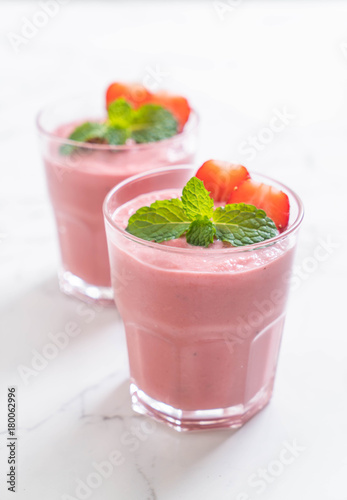 strawberry smoothies milkshake