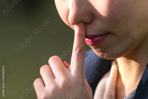鼻に指をいれる女性 photo