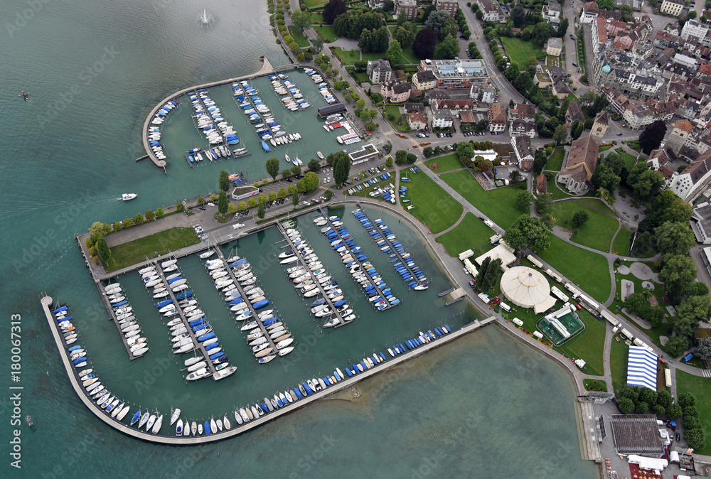 Fototapeta premium Luftaufnahme des Jachthafens Arbon am Bodensee, Schweiz
