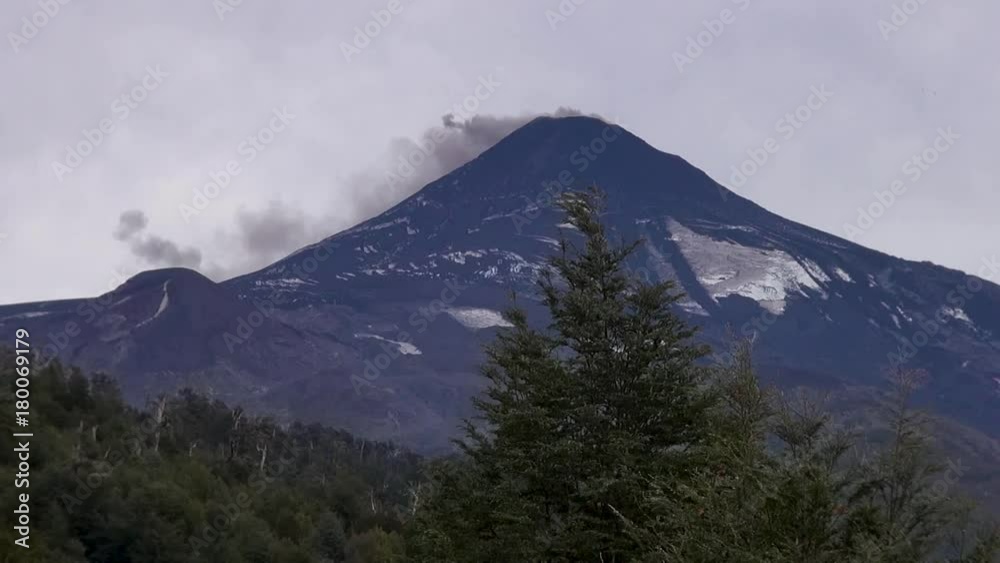 Villarrica Volcano releasing ashes in Pucón, Chile. April 06, 2015. Villarrica Volcano releasing ashes in Pucón, Chile. April 06, 2015.