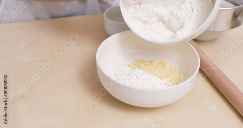 Stirring powder and dough at home