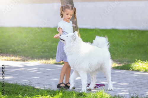 Cute little girl training d...