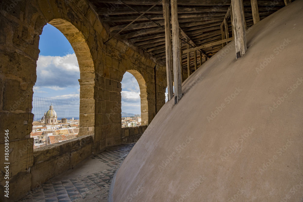 La città di Palermo vista dall'interno di una cupola, Italia