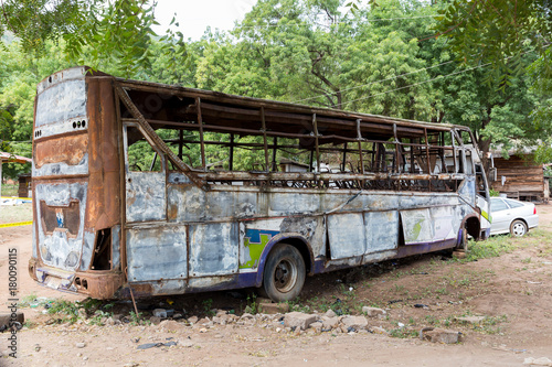 Ausgebrannter Bus - Usambara Berge - Tansania