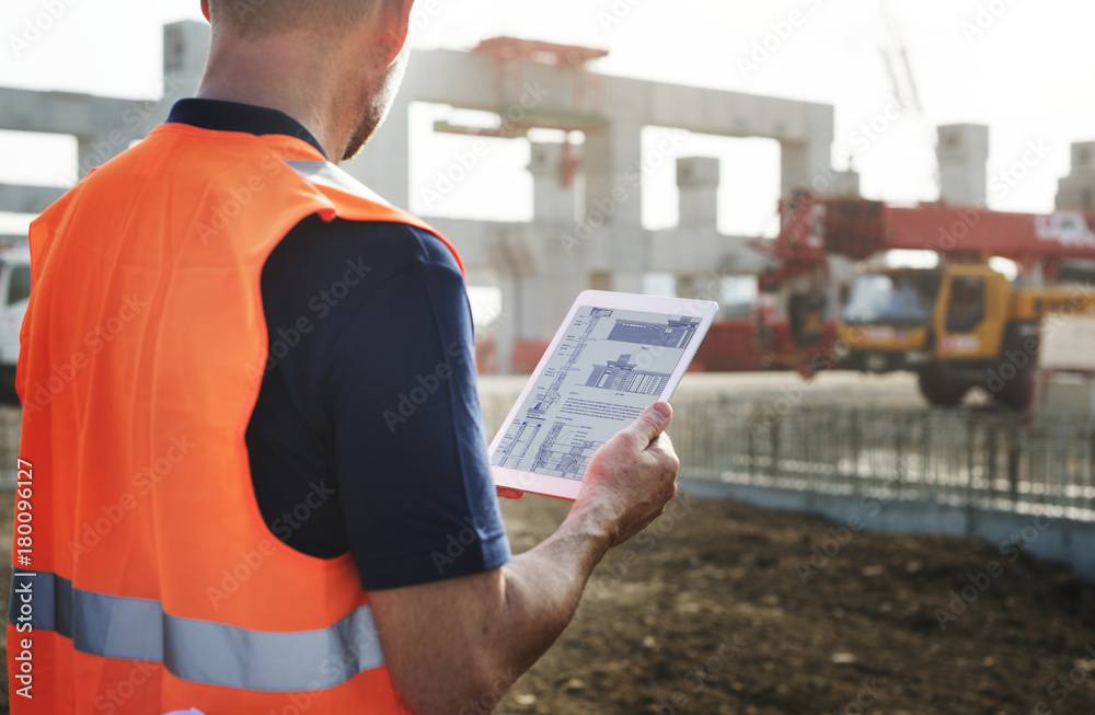 © Rawpixel.com - Site engineer on a construction site