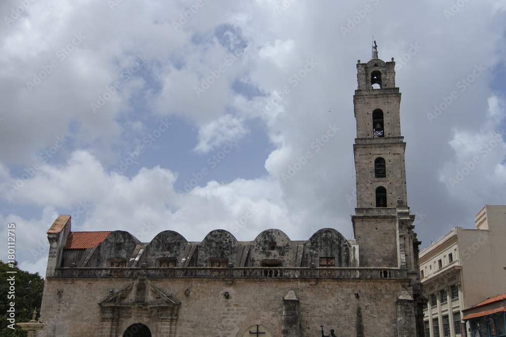 Die Basilica Menor de San Francisco de Asis in Havanna auf Kuba
