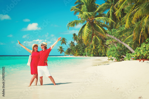 happy couple enjoy tropical beach vacation