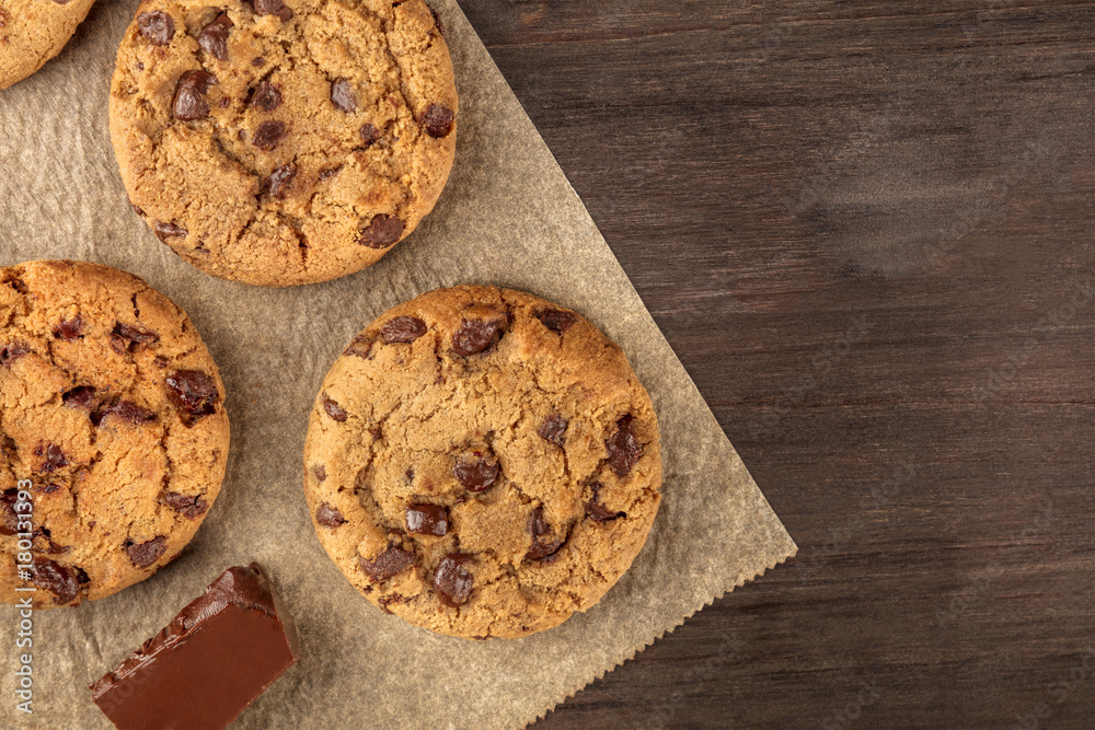 Fotografie Chocolate chips cookies on baking paper with copyspace