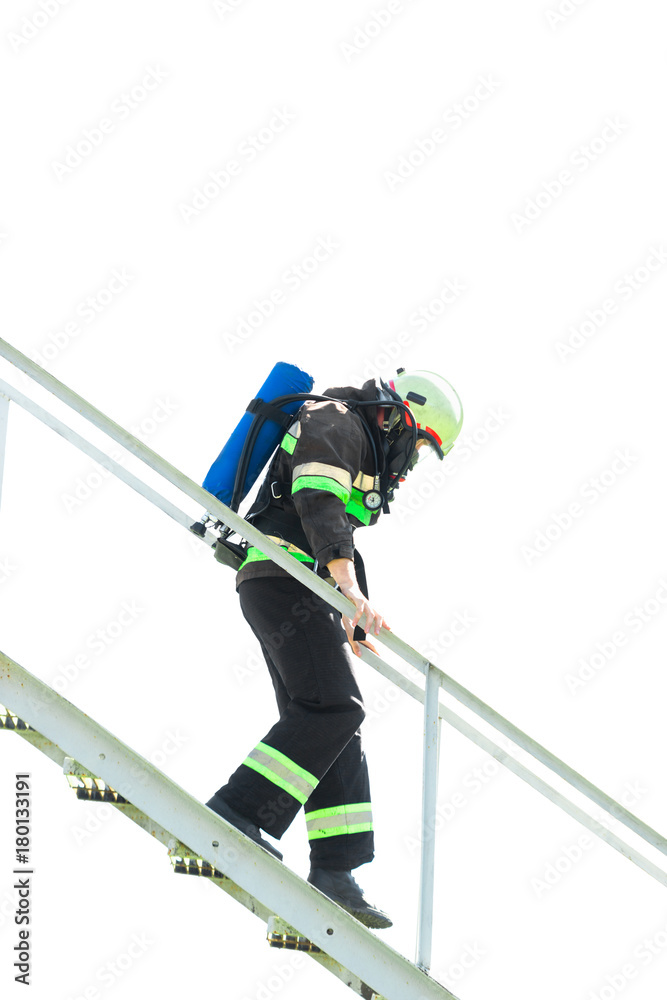 Obraz premium Firefighters climb down the fire ladder down the isolate