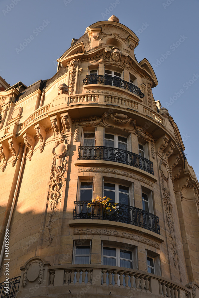 Immeuble Haussmannien A Tourelle A Paris France Stock Photo Adobe Stock