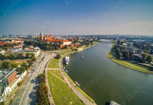 Kraków Wisła, Wawel, most Grunwaldzki i barki