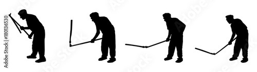Foto Silhouette of country man threshing wheat by hand.