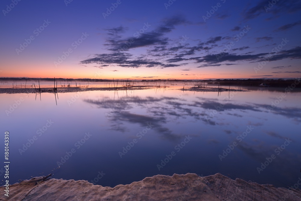Fototapeta premium morning glow reflection