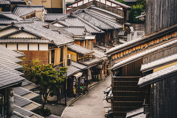 Papier peint photo Kyoto Ruelles du quartier Higashiyama à Kyoto  © Calin Stan