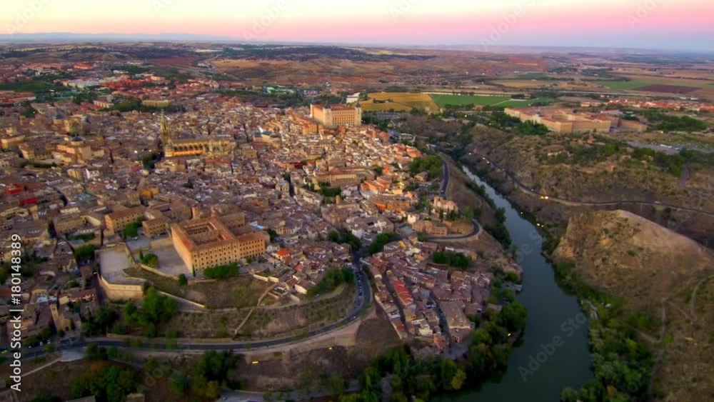 Toledo a vista de Drone. Video aereo de Toledo ( Castilla La Mancha, España)