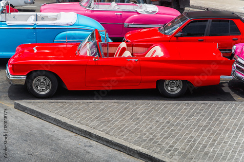 Классические автомобили. Гавана, Куба - Старый Гавана центр города. Архитектурв. © natatretiakova