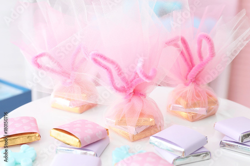 Tableau sur toile Baby shower favors on stand