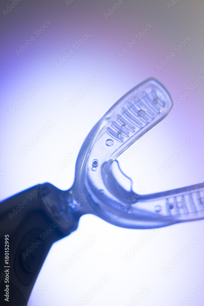 Dental bracket aligner vibrator Dental bracket aligner vibrator