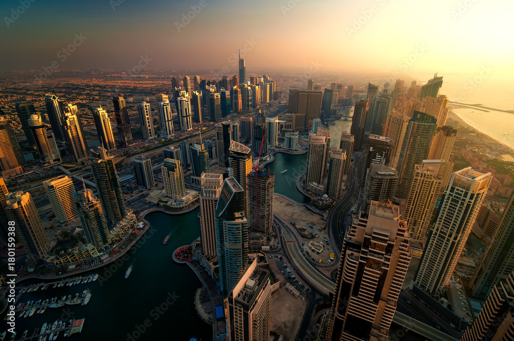 Obraz premium Majestic colorful dubai marina skyline during sunset. Dubai marina, United Arab Emirates.