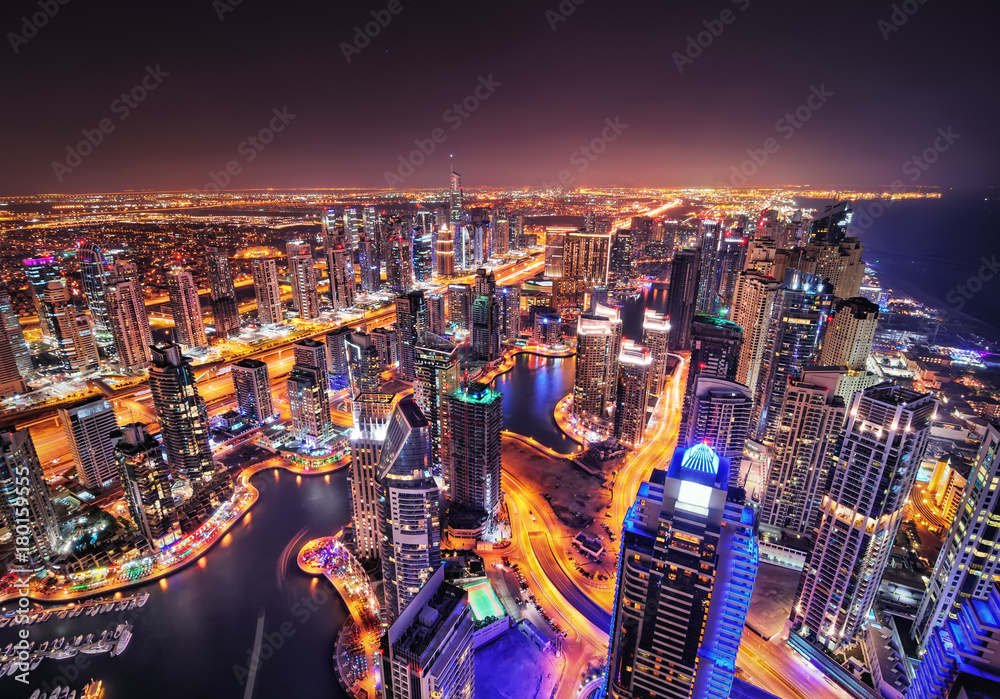 Obraz premium Dubai marina skyline during night. Dubai marina, United Arab Emirates.