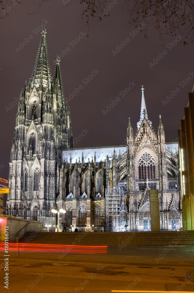 Fototapeta premium Night view of Cologne Cathedral