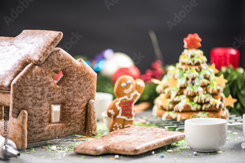 Making gingerbread house and sweet Christmas tree