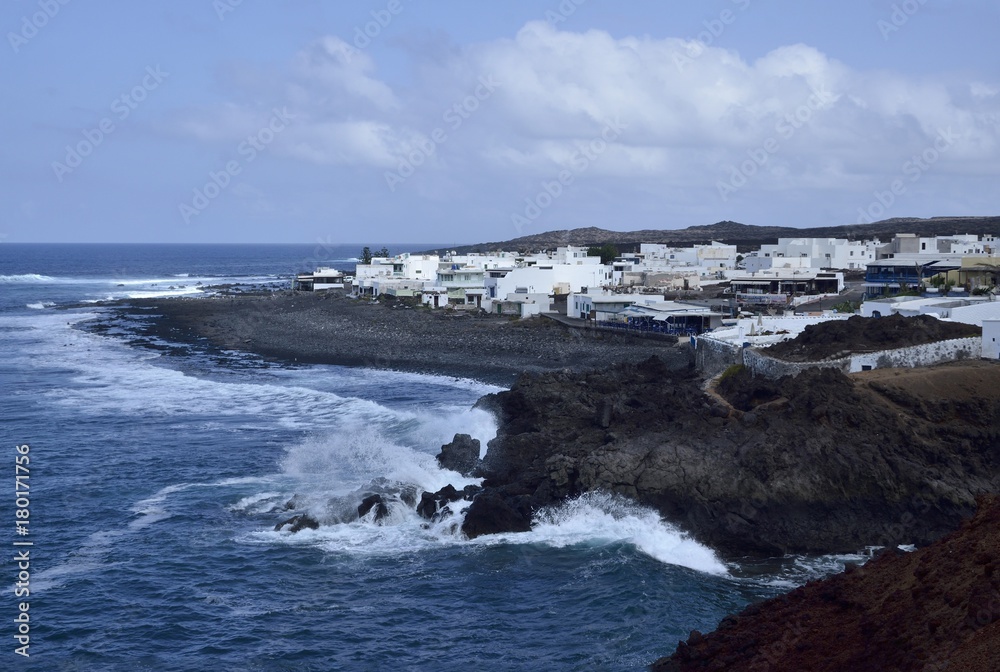 Küste und Siedlung El Golfo, Lanzarote Küste und Siedlung El Golfo, Lanzarote