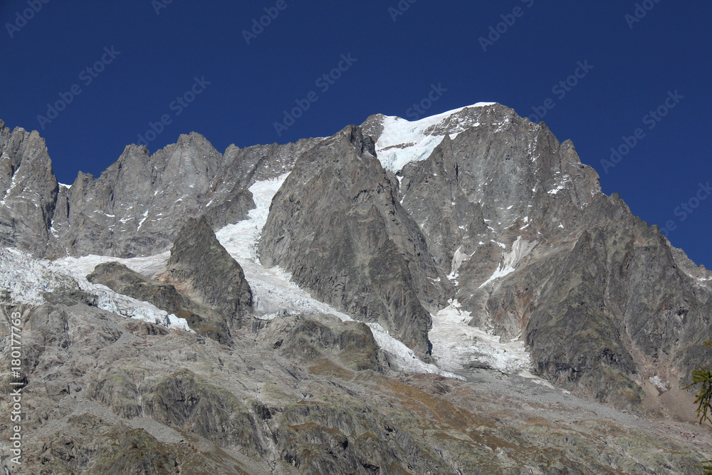 la Punta Walker e i ghiacciai di Plampincieux e delle Grandes Jorasses; massiccio del Monte Bianco