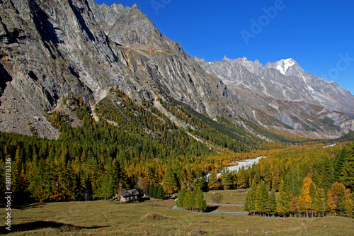 la Val Veny dalla Visaille; massiccio del Monte Bianco photo