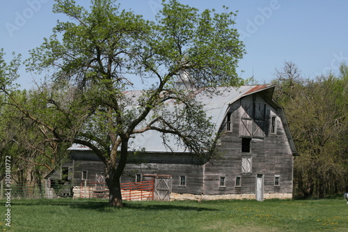 Canvastavla Grand Old Barns that dot our landscape