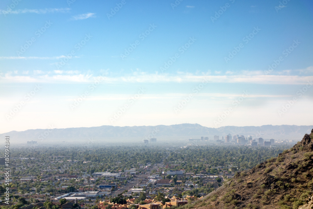 Obraz premium Morning view of Phoenix downtown from hiking trails in North Mountain Park, Arizona