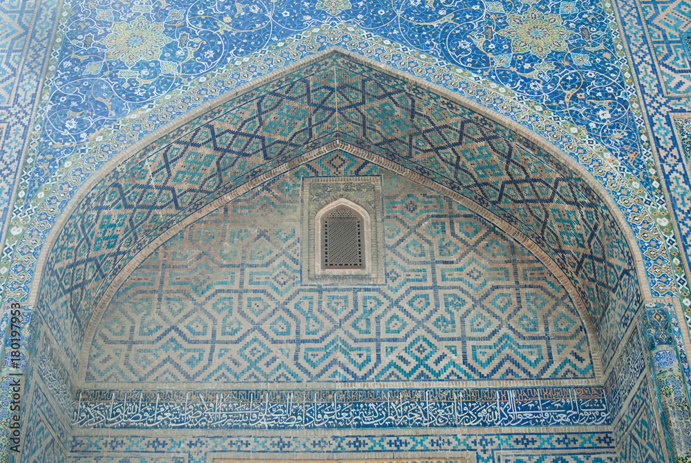 Arch in ancient traditional Asian mosaic. the details of the architecture of medieval Central Asia