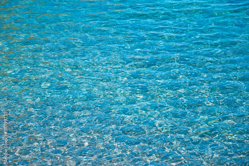 Water Background - Calm sea - klares, blaues Wasser 