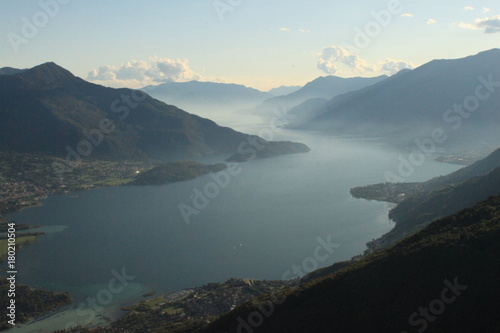 Zauberhafter Lario / Blick vom Monte Berlinghera hinunter zum Comer See