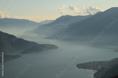 Zauberhafter Lario   Blick vom Monte Berlinghera hinunter zum Comer See