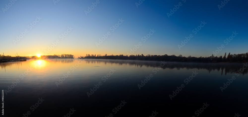 Fototapeta premium Sunrise over the lake