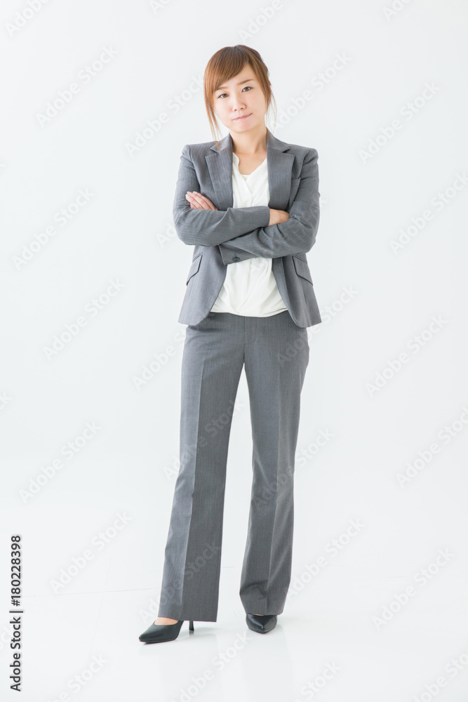 考えるビジネスウーマン
