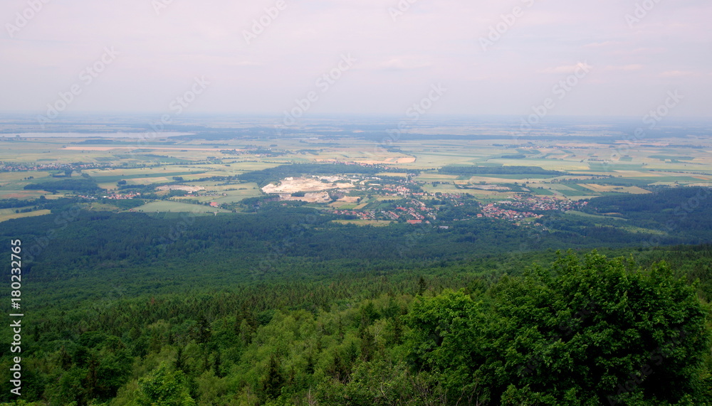 Nizina Wrocławska widziana ze szczytu góry Ślęża - miejsca kultu pierwotnych Słowian