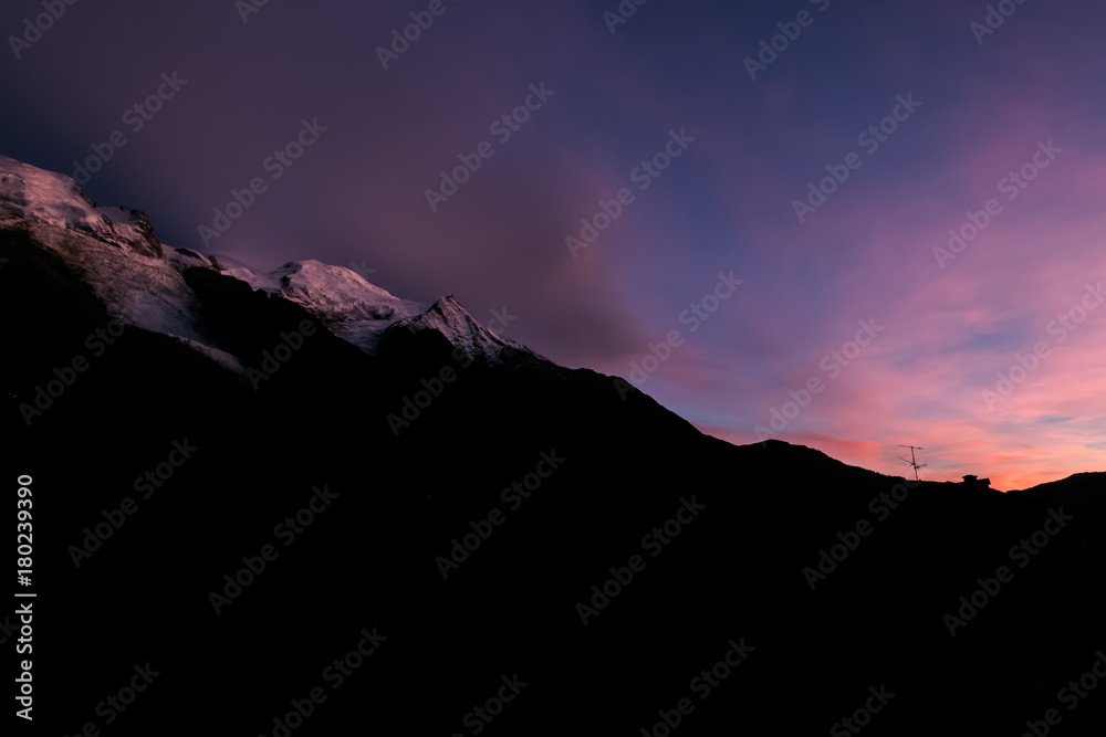 Chaine du Mont Blanc au crépuscule - obrazy, fototapety, plakaty 