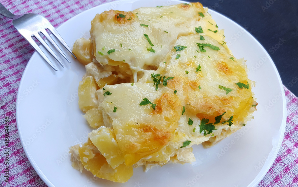 Gratin potatoes with cheese and parsley Gratin potatoes with cheese and parsley