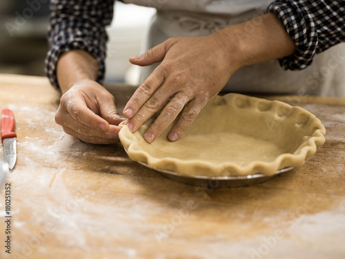 shaping pie crust