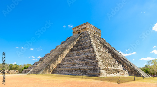Chichen Itza - El Castillo Pyramid - Ancient Maya Temple Ruins in Yucatan  Mexico